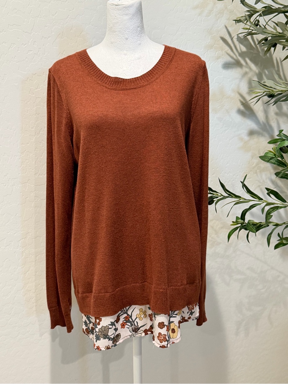 Dalia Rustic Brown Flyaway Back Floral Sweater Sz L